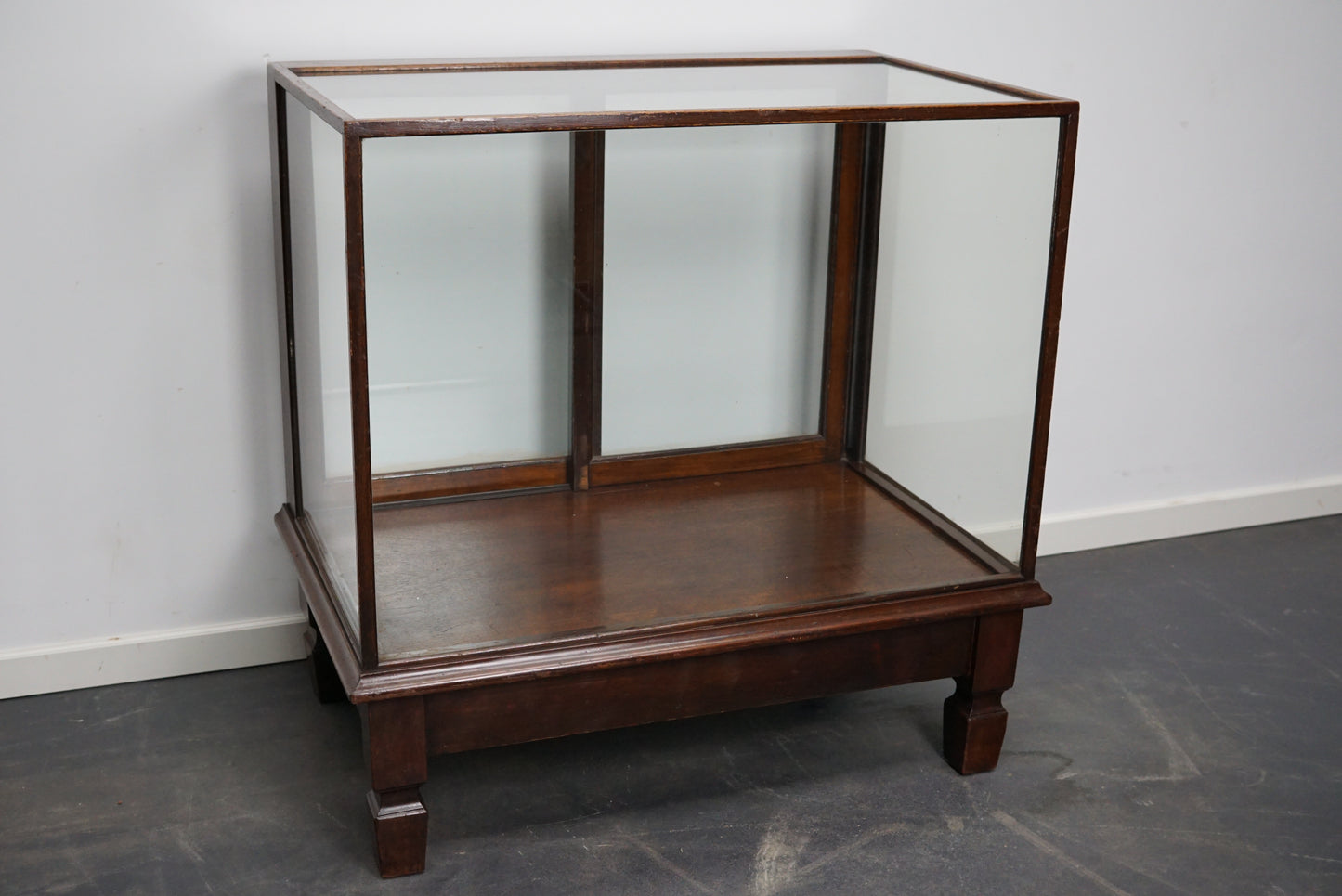 Mahogany Museum / Shop Display Cabinet or Vitrine, Early 20th Century